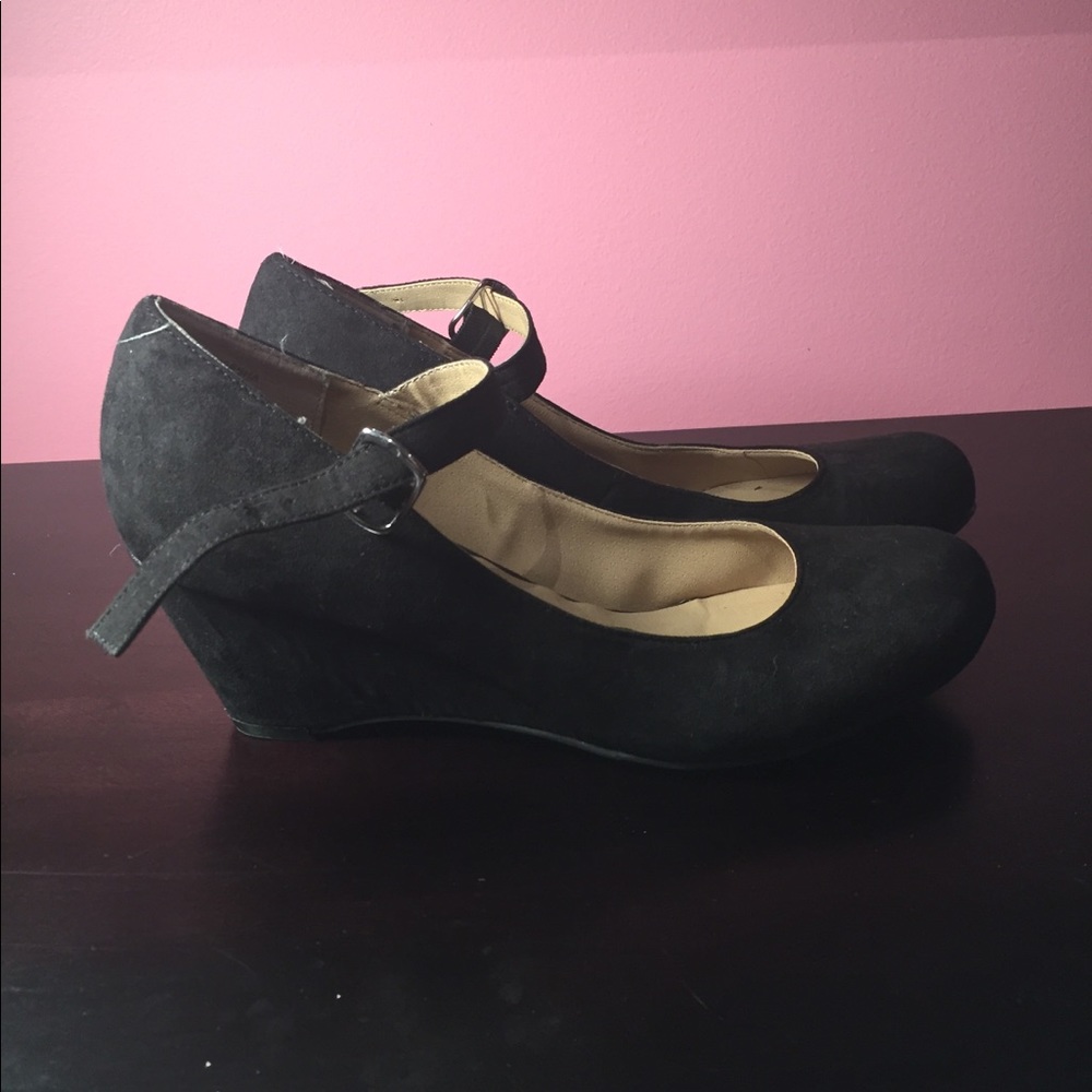 Heels - Picture 2 of 2